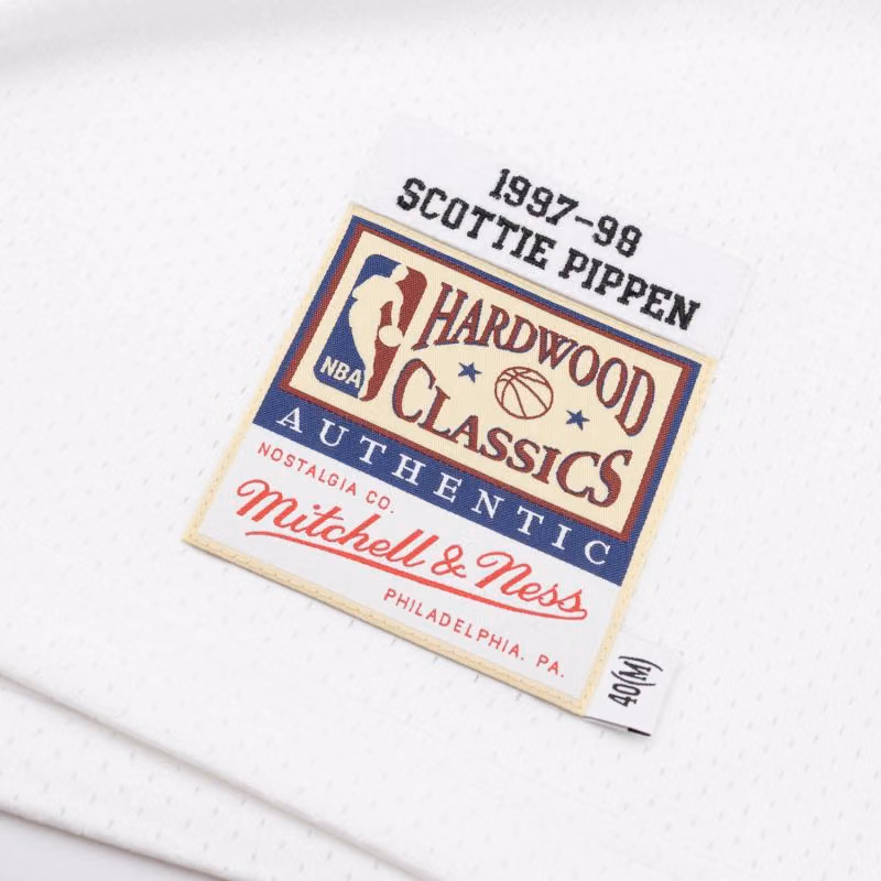 Scottie Pippen #33 Chicago Bulls 1997-98 Authentic NBA Jersey White view 3