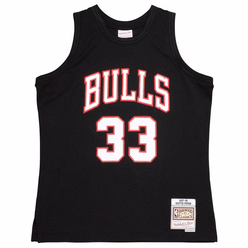 Scottie Pippen #33 Chicago Bulls Black Mitchell & Ness Swingman NBA Jersey view 1