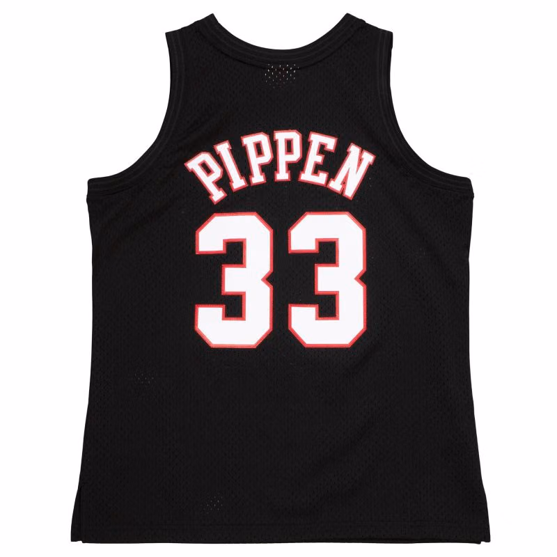 Scottie Pippen #33 Chicago Bulls Black Mitchell & Ness Swingman NBA Jersey view 2