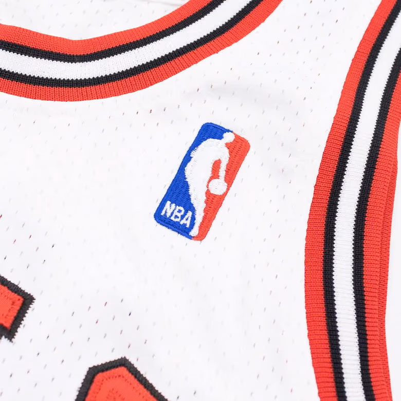 Michael Jordan #23 Chicago Bulls 1997-98 Authentic NBA Jersey White (YOUTH) view 6