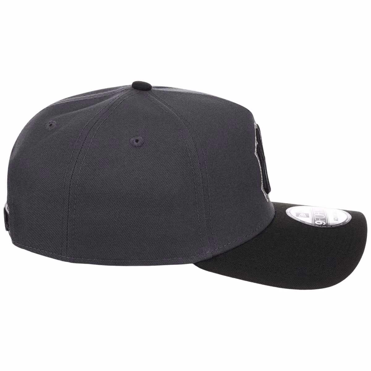 New York Yankees MLB Graphite x Black FASHION CORE New Era 9FORTY A-Frame detail view