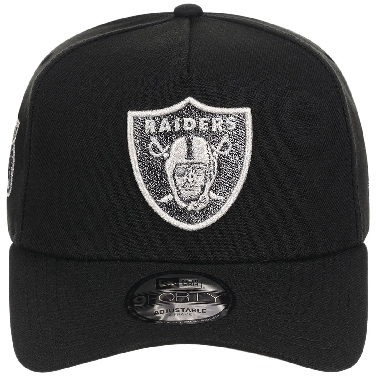 Las Vegas Raiders NFL Liquid Titanium New Era 9FORTY detail view