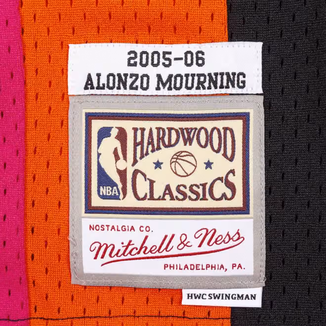 Alonzo Mourning #33 Miami Heat 2005-06 Mitchell & Ness Swingman NBA Jersey Alternate Black view 3