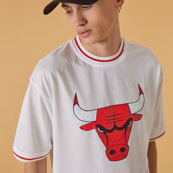 Chicago Bulls Logo Oversized New Era Mesh NBA T-Shirt White view 3