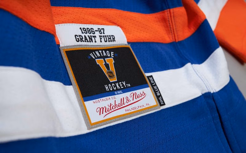 Grant Fuhr #31 Edmonton Oilers 1986-87 Mitchell & Ness NHL Jersey view 3
