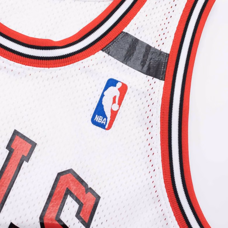 Michael Jordan #23 Chicago Bulls 1991-92 Authentic NBA Jersey White view 4