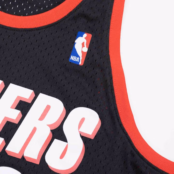 Clyde Drexler #22 Portland Trail Blazers 1991-92 Mitchell & Ness Swingman NBA Jersey Black view 5
