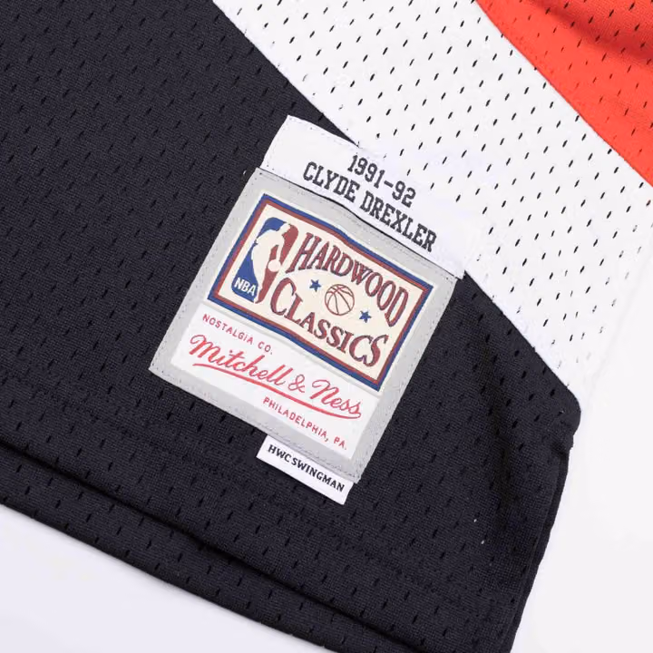 Clyde Drexler #22 Portland Trail Blazers 1991-92 Mitchell & Ness Swingman NBA Jersey Black view 3