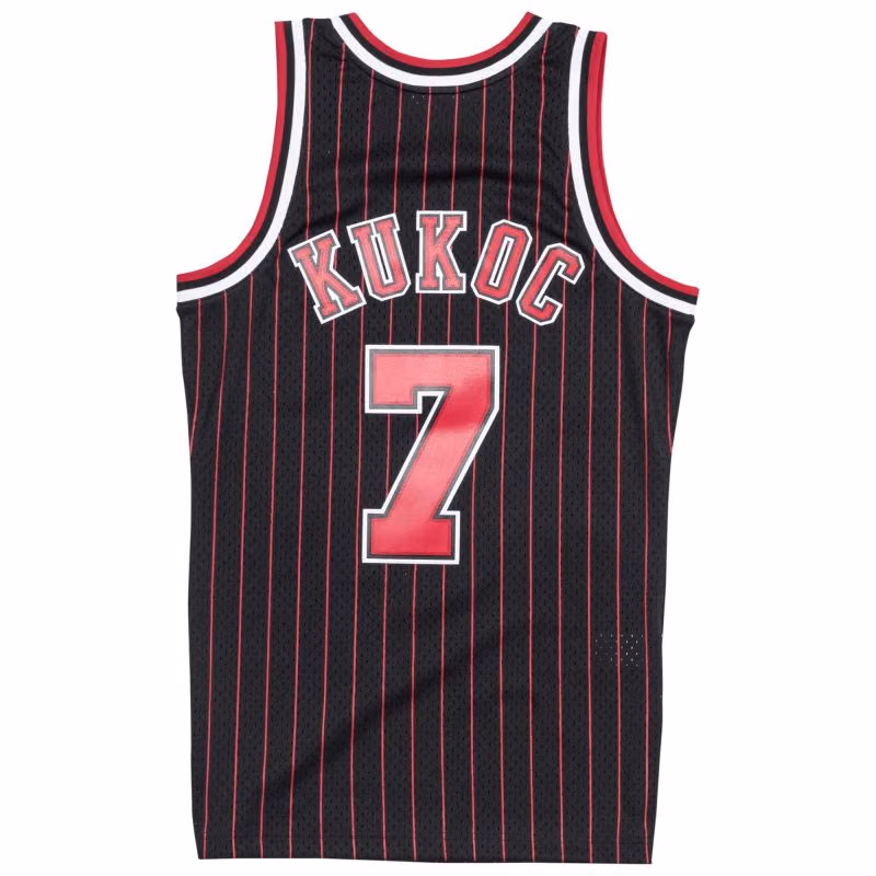 Toni Kukoc #7 Chicago Bulls 1995-96 Mitchell & Ness Swingman NBA Jersey Pinstripe view 2