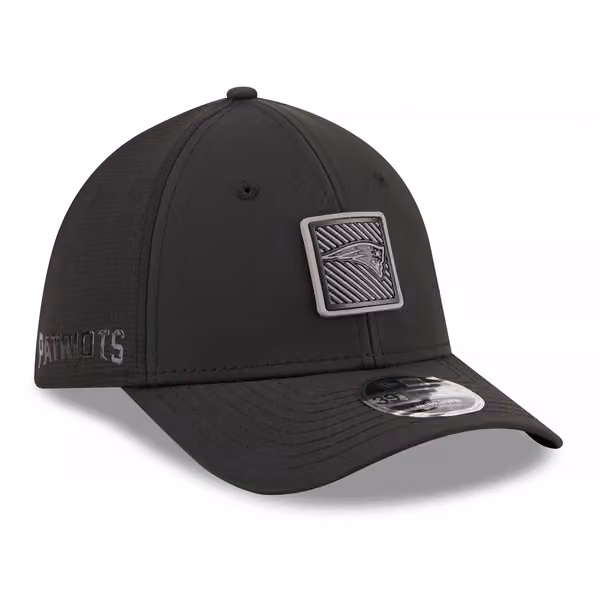 New England Patriots Black 2026 NFL Training Camp 39THIRTY Flex Cap product photo