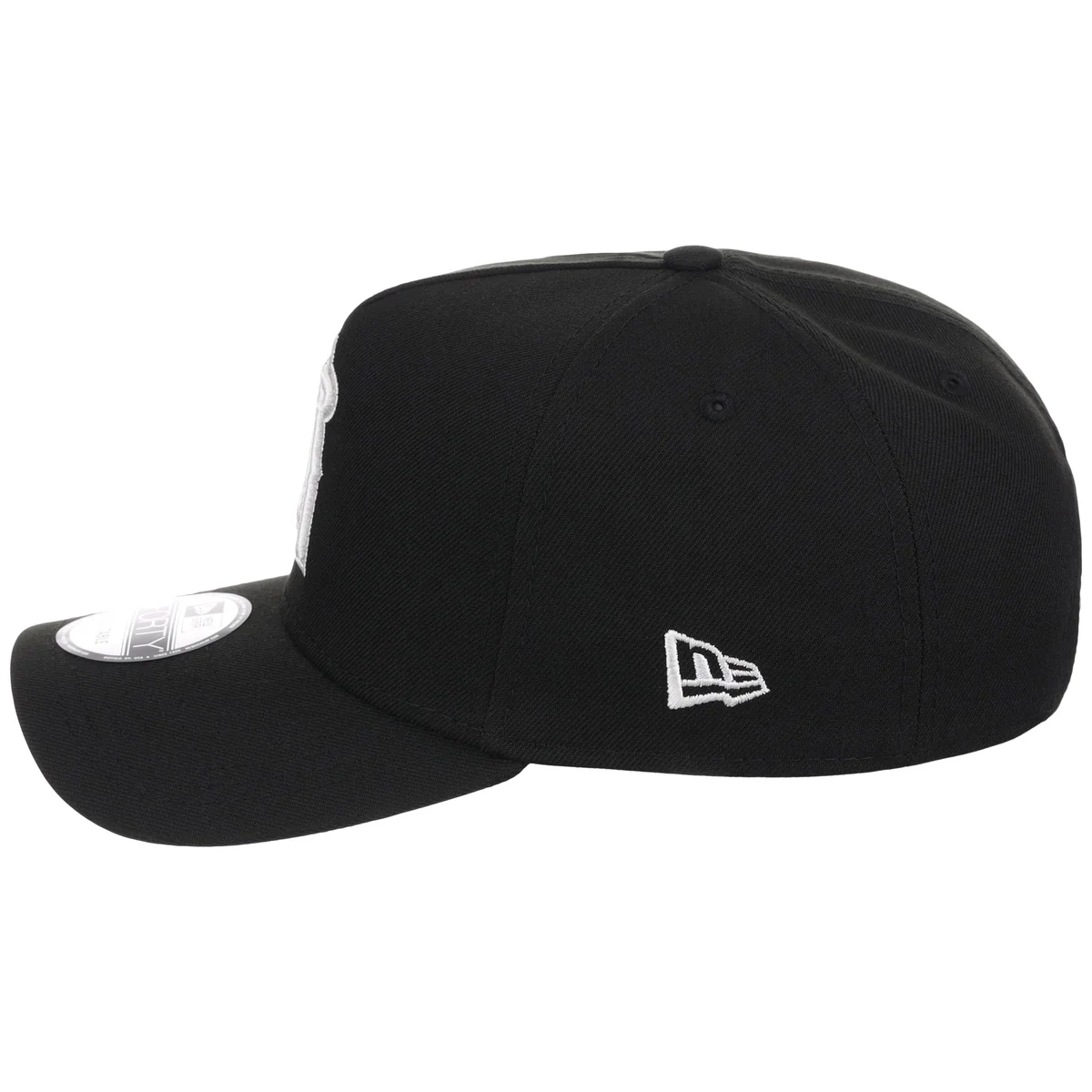 Anaheim Angels MLB Black x White FASHION CORE New Era 9FORTY A-Frame detail view