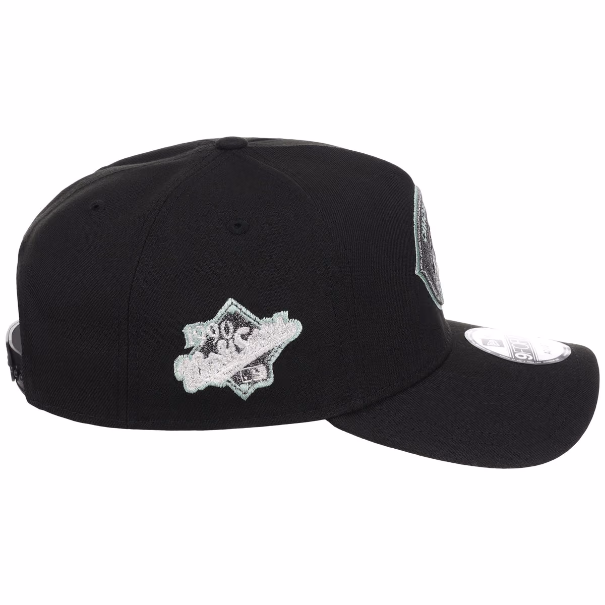Cincinnati Reds MLB Alpine Snow New Era 9FORTY A-Frame detail view