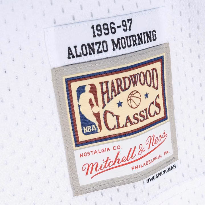 Alonzo Mourning #33 Miami Heat 1996-97 Mitchell & Ness Swingman NBA Jersey White view 3