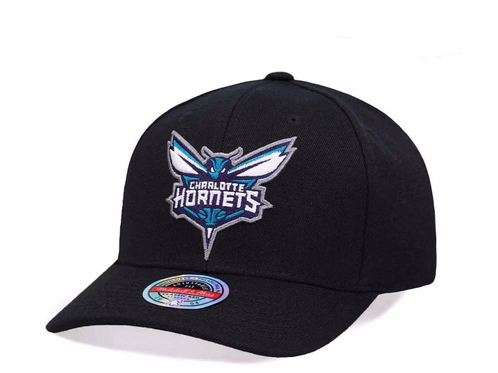 Mitchell & Ness Charlotte Hornets Hardwood Classic Red Flex Update Snapback Hat front