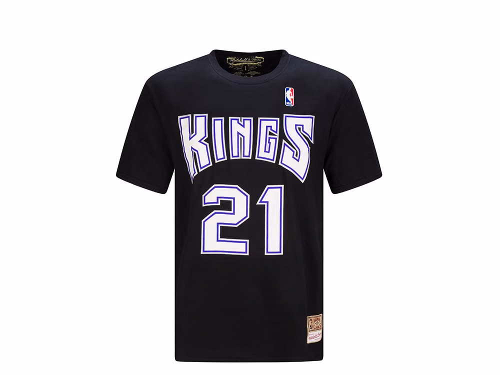 Mitchell & Ness Sacramento Kings - Vlade Divac Name & Number T-Shirt front