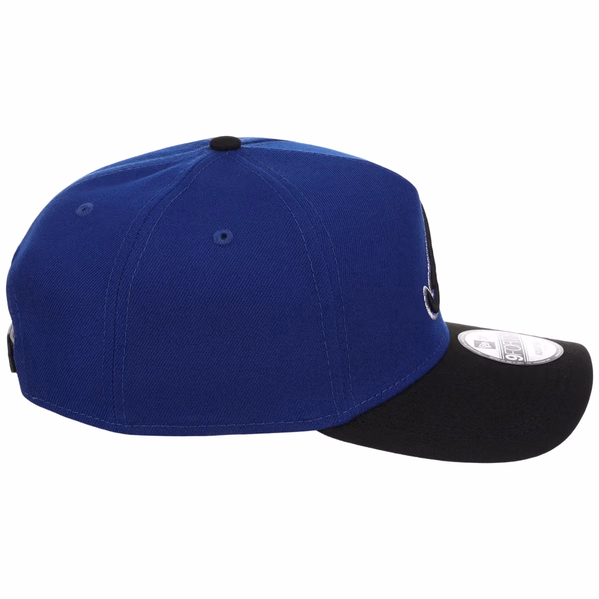 Atlanta Braves MLB Royal x Black FASHION CORE New Era 9FORTY A-Frame detail view