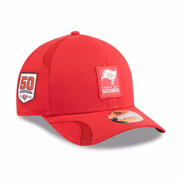 Tampa Bay Buccaneers 2025 NFL On-Field Sideline 9FORTY M-Crown Cap Red product photo