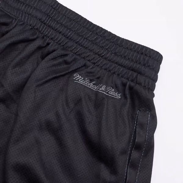 Milwaukee Bucks Big Face 4.0 Mitchell & Ness NBA Shorts Black view 5