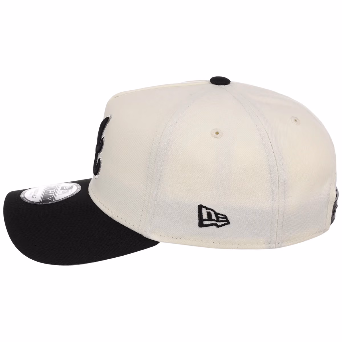 Atlanta Braves MLB Chrome x Black FASHION CORE New Era 9FORTY A-Frame detail view