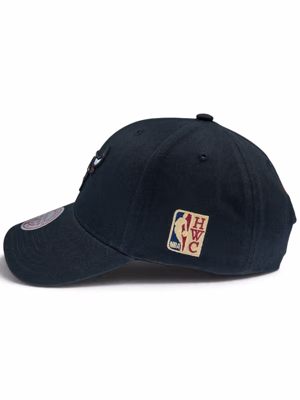 Chicago Bulls HWC Low Pro Snapback NBA Cap Black view 3