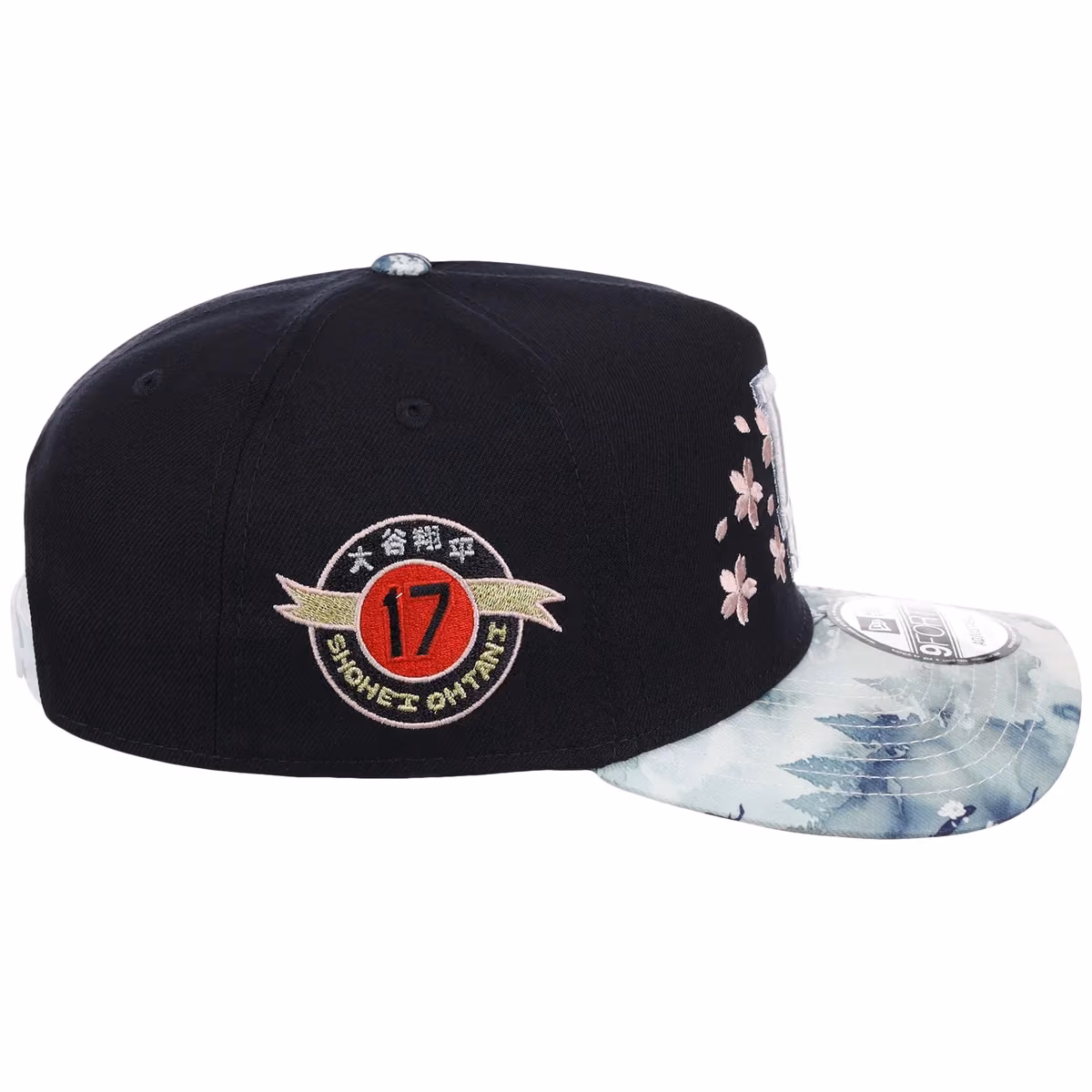 Los Angeles Dodgers Pacific Canvas New Era 9FORTY (Dark Royal/Floral) detail view