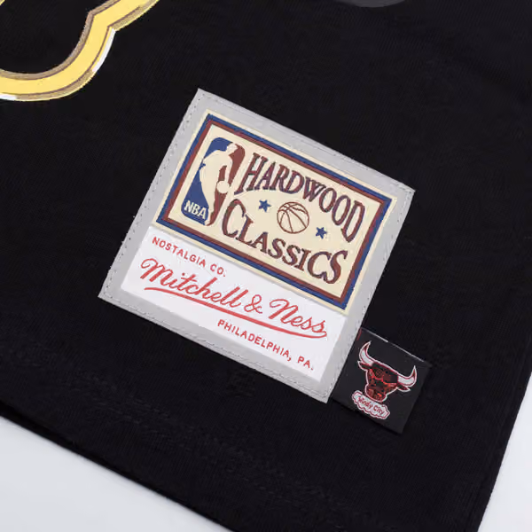 Chicago Bulls Big Face 4.0 Heavyweight Mitchell & Ness NBA T-Shirt Black view 3