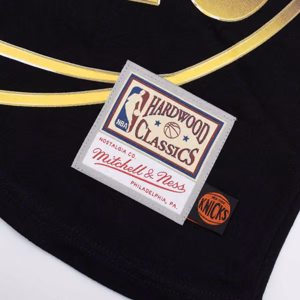 New York Knicks Big Face 4.0 Heavyweight Mitchell & Ness NBA T-Shirt Black view 3