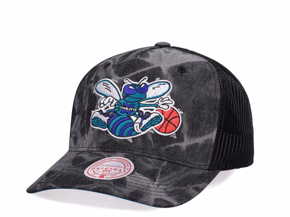 Mitchell & Ness Charlotte Hornets Burnt Ends Black Trucker Snapback Hat front