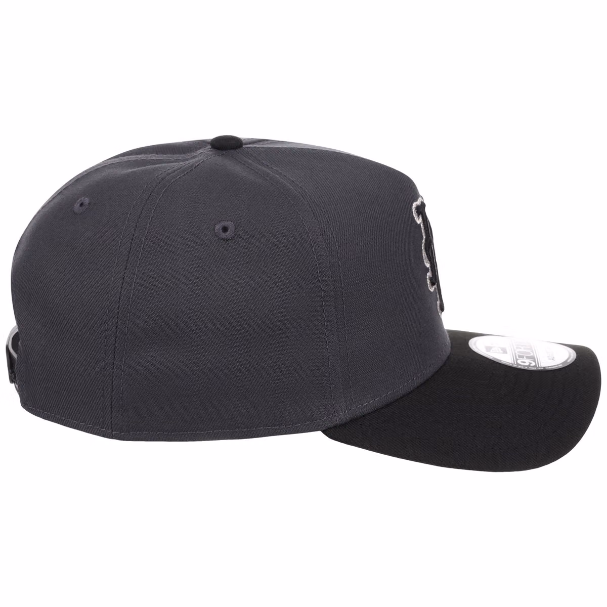 New York Mets MLB Graphite x Black FASHION CORE New Era 9FORTY A-Frame detail view