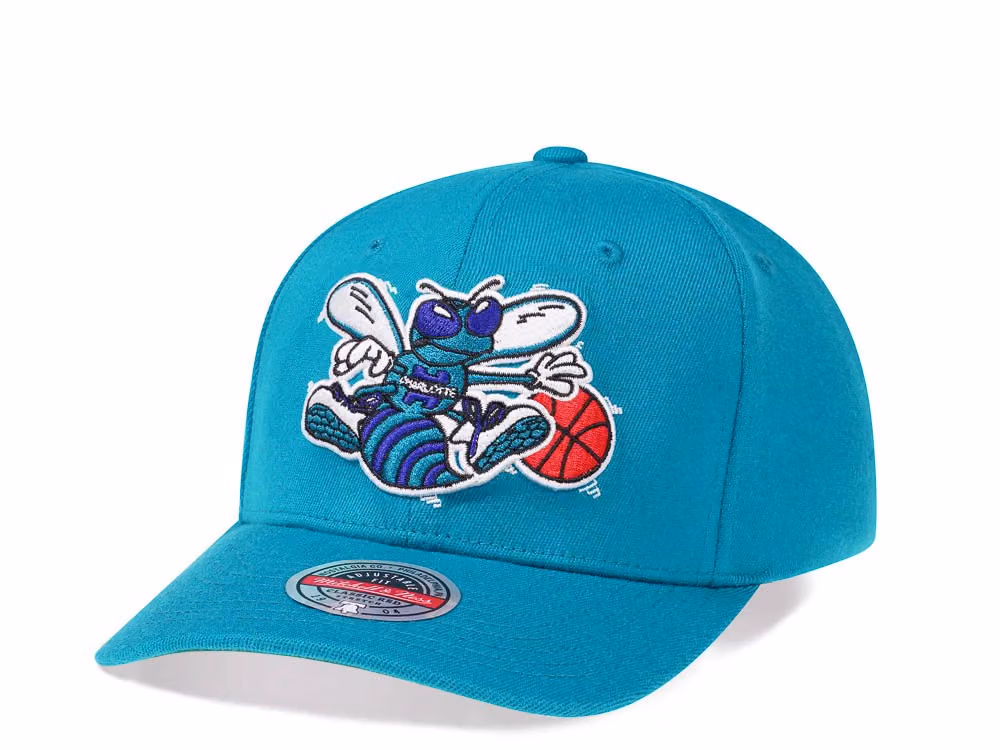 Mitchell & Ness Charlotte Hornets Team Ground Red Line Solid Flex Snapback Hat front