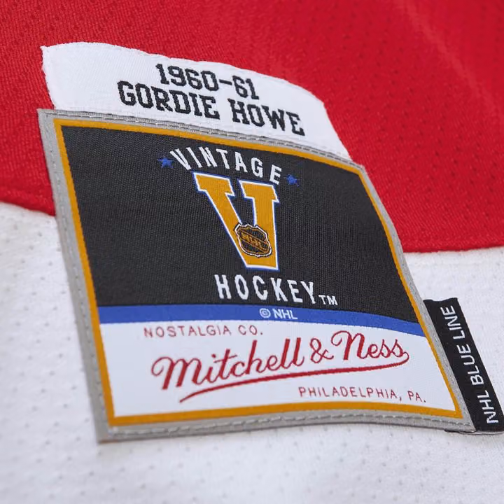 Gordie Howe #9 Detroit Red Wings 1960-61 Mitchell & Ness NHL Jersey view 3