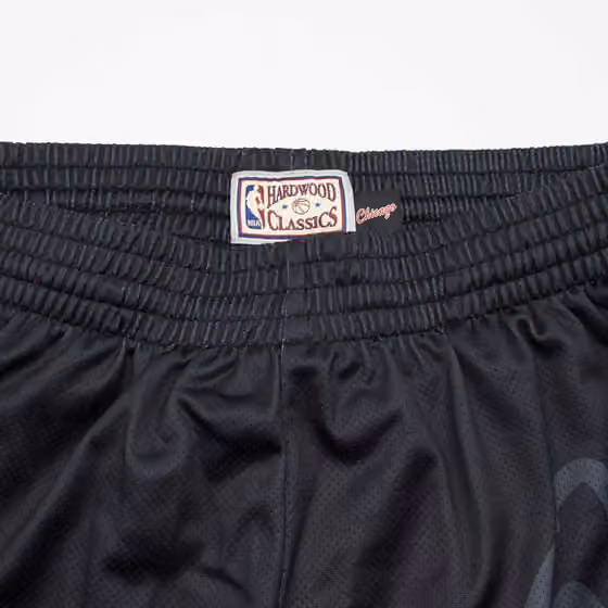Chicago Bulls Big Face 4.0 Mitchell & Ness NBA Shorts Black view 4