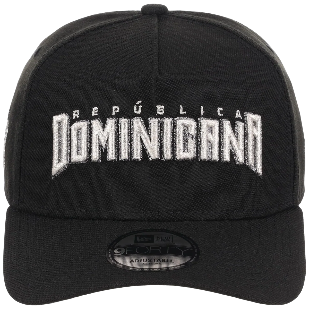 Crown the Country: Dominican Republic New Era 9FORTY Liquid Titanium 'República Dominicana' detail view