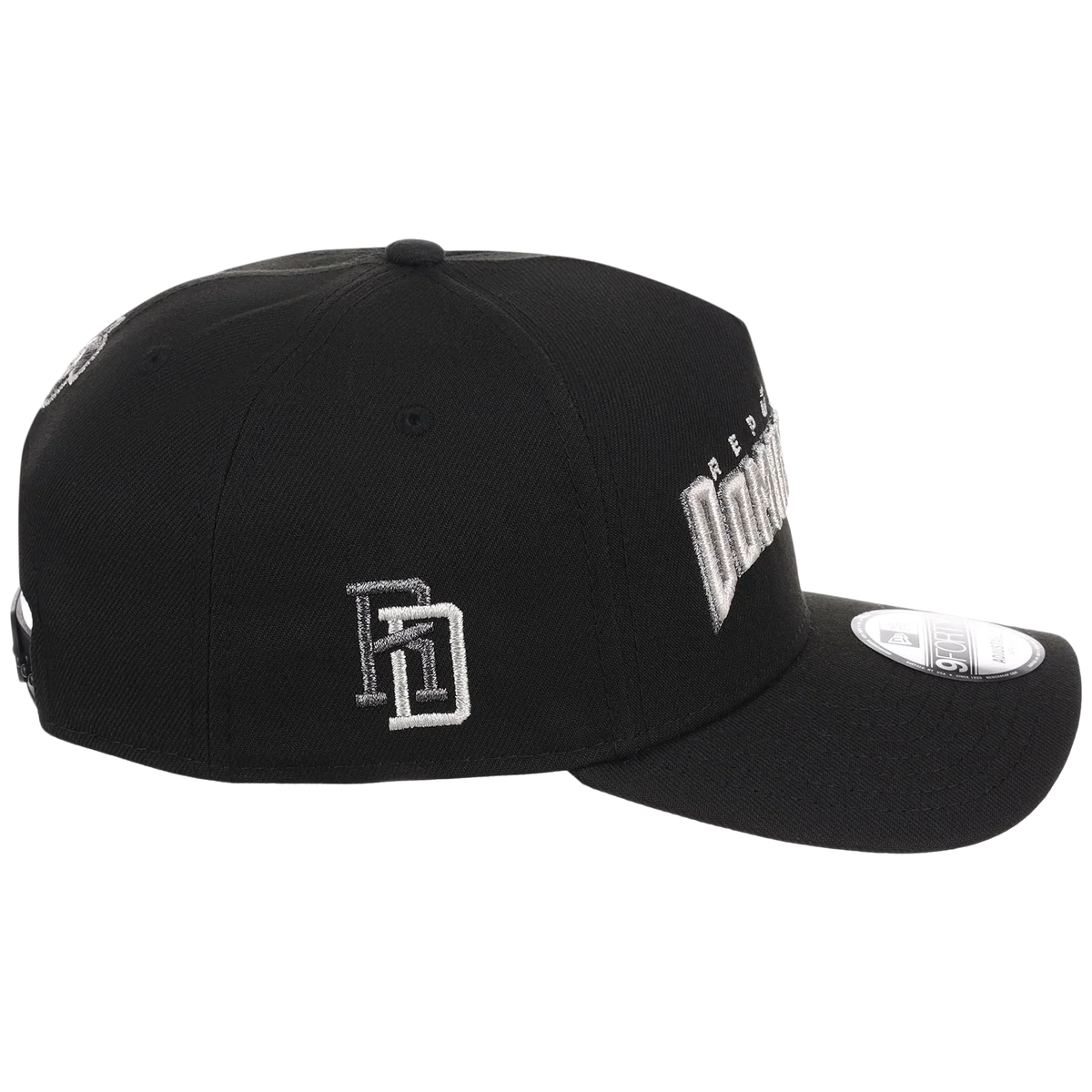 Crown the Country: Dominican Republic New Era 9FORTY Liquid Titanium 'República Dominicana' detail view