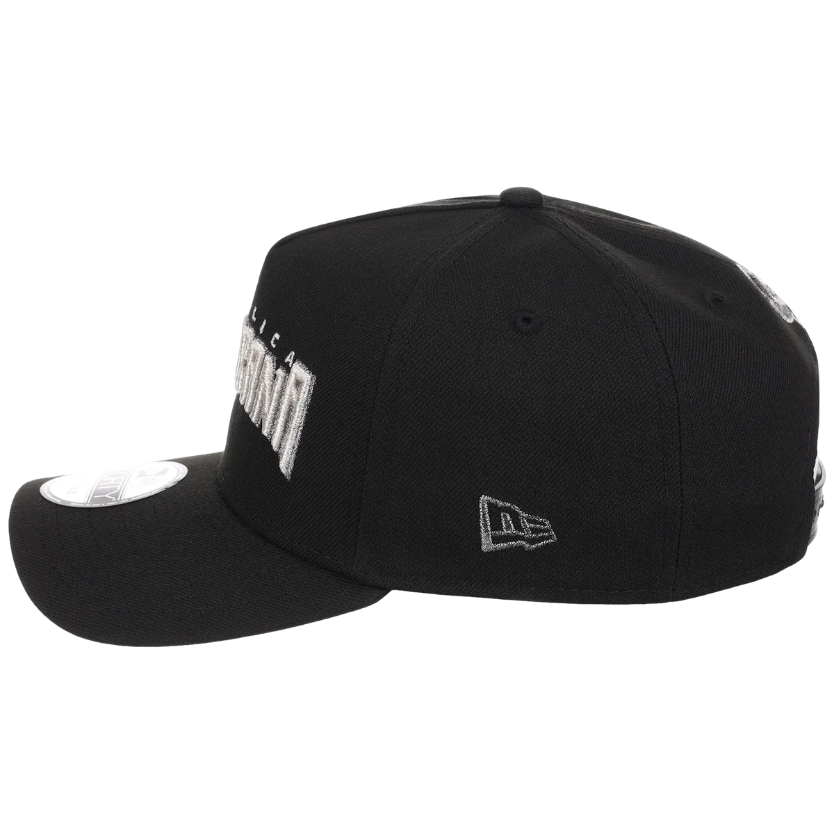 Crown the Country: Dominican Republic New Era 9FORTY Liquid Titanium 'República Dominicana' detail view