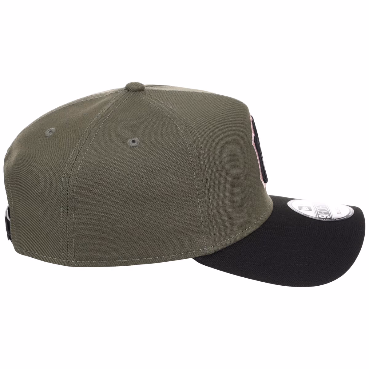 New York Yankees MLB Olive x Black & Pink FASHION CORE New Era 9FORTY A-Frame detail view