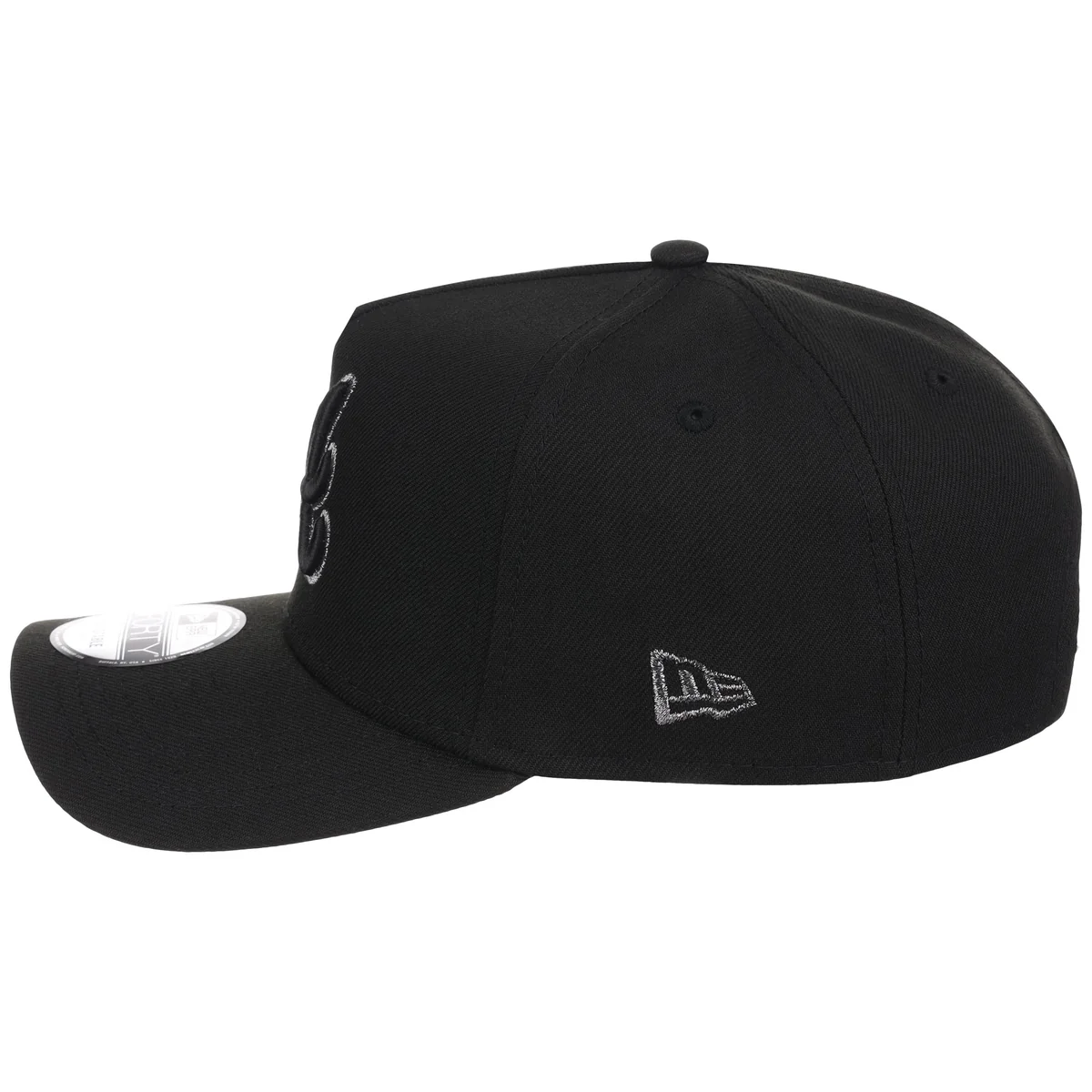 Atlanta Braves MLB Black x Pewter FASHION CORE New Era 9FORTY A-Frame detail view