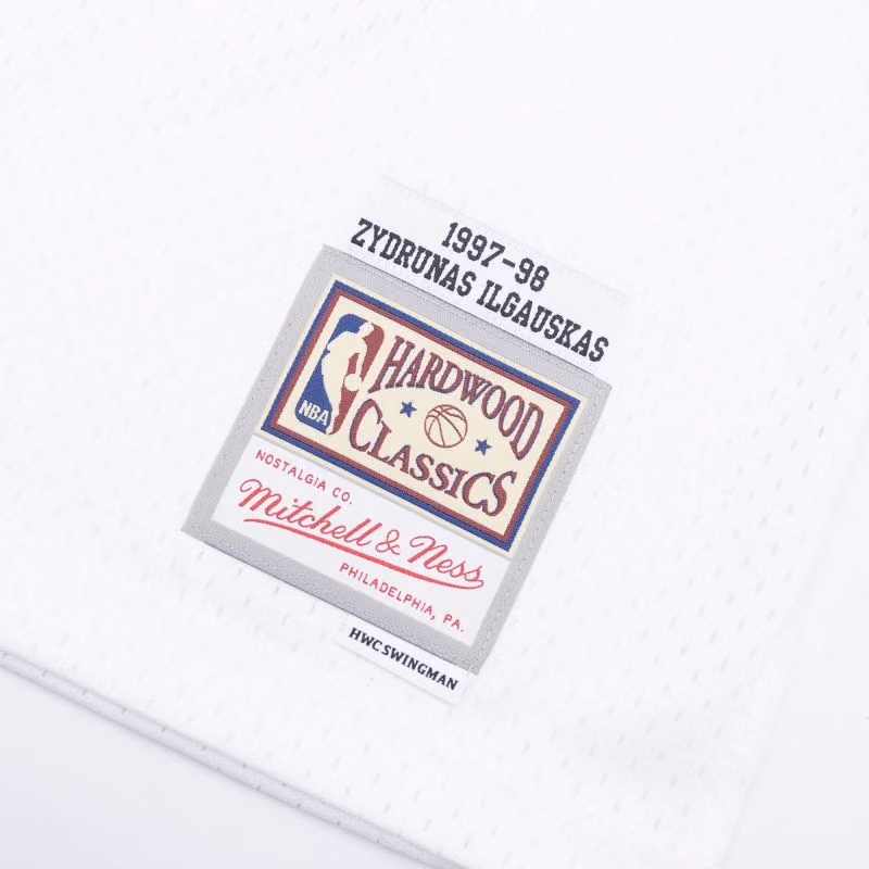 Zydrunas Ilgauskas #11 Cleveland Cavaliers 1997-98 Mitchell & Ness Swingman NBA Jersey White view 3