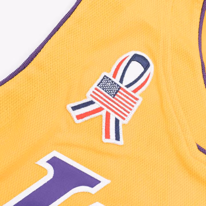 Shaquille O'Neal #34 Los Angeles Lakers 2001-02 Mitchell & Ness Authentic NBA Jersey Yellow view 4