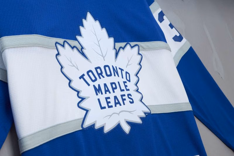 Auston Matthews #34 Toronto Maple Leafs 2017 Mitchell & Ness NHL Jersey view 4