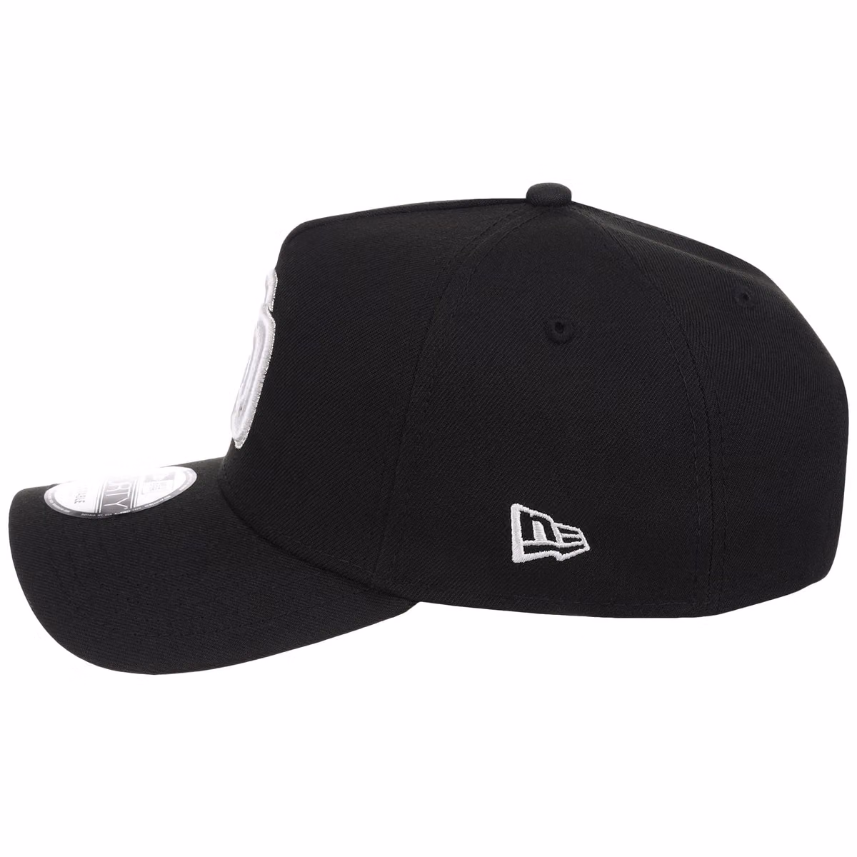 San Diego Padres MLB Black x White FASHION CORE New Era 9FORTY A-Frame detail view