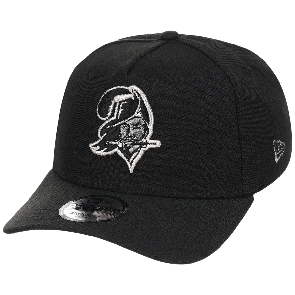 Tampa Bay Buccaneers NFL Liquid Titanium New Era 9FORTY detail view