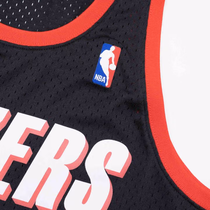 Scottie Pippen #33 Portland Trail Blazers 1999-00 Mitchell & Ness Swingman NBA Jersey Black view 5