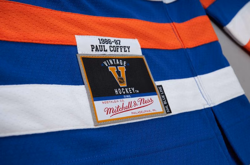 Paul Coffey #7 Edmonton Oilers 1986-87 Mitchell & Ness NHL Jersey view 3