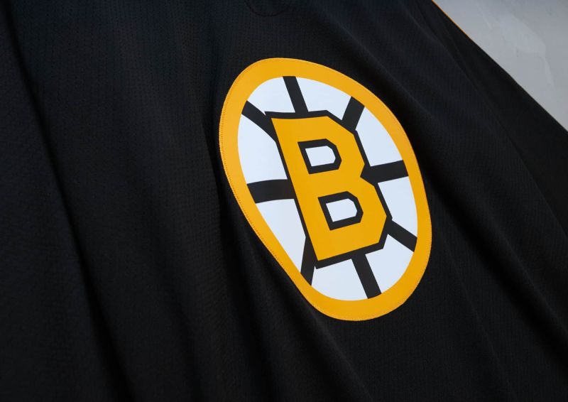 Bobby Orr #4 Boston Bruins 1971-72 Mitchell & Ness NHL Jersey view 4