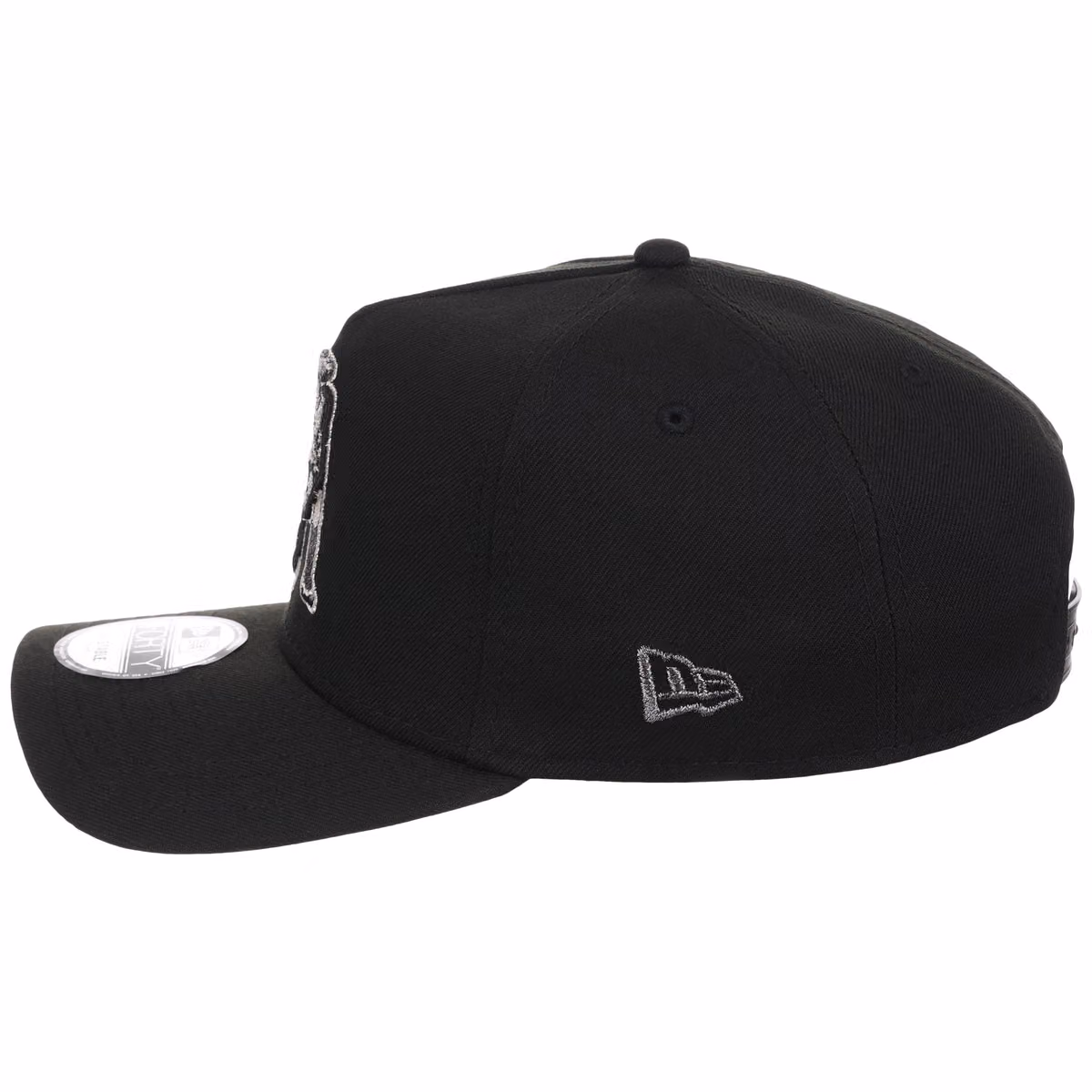 New England Patriots NFL Liquid Titanium New Era 9FORTY detail view