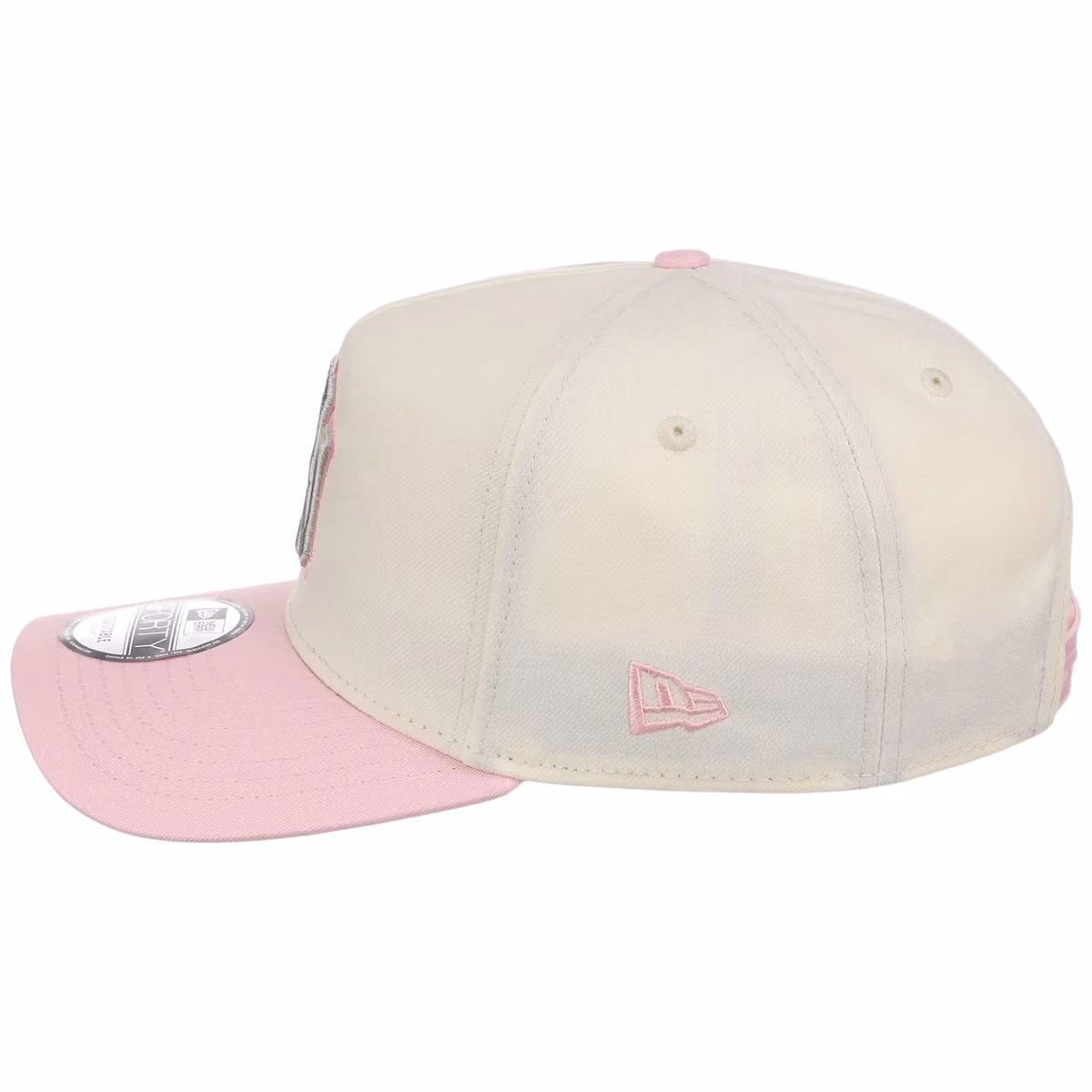 New York Yankees MLB Chrome x Pink FASHION CORE New Era 9FORTY A-Frame detail view